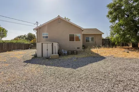 Exterior - 1801 Pleasant St, Redding, CA 96001 photo 4 of 5
