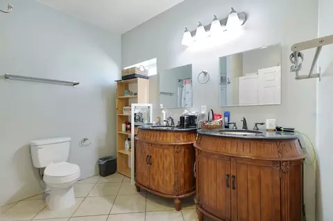 Bath - 1801 Pleasant St, Redding, CA 96001 photo 2 of 2