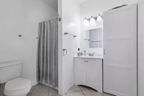 Bath - 1801 Pleasant St, Redding, CA 96001 photo 1 of 2