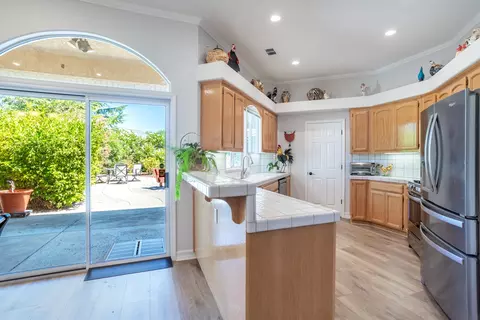 Kitchen - 5830 Diamond Ridge Dr, Redding, CA 96003 photo 2 of 2