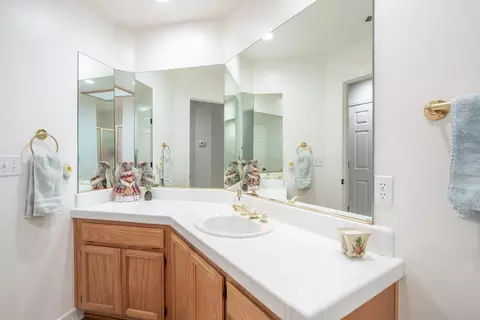 Bath - 5830 Diamond Ridge Dr, Redding, CA 96003 photo 1 of 5