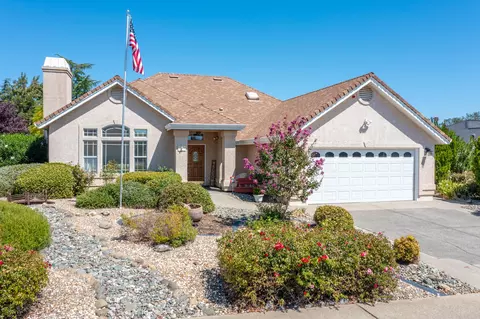 5830 Diamond Ridge Dr, Redding, CA 96003