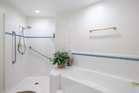 Bath - 5830 Diamond Ridge Dr, Redding, CA 96003 photo 5 of 5