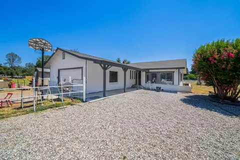 11497 Deschutes Rd, Bella Vista, CA 96008