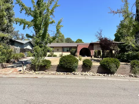3843 Oro St, Redding, CA 96001 photo 2