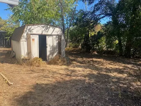 Exterior - 2921 Fairway Ave, Redding, CA 96002 photo 3 of 4