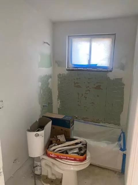 Bath - 2921 Fairway Ave, Redding, CA 96002 photo 1 of 1