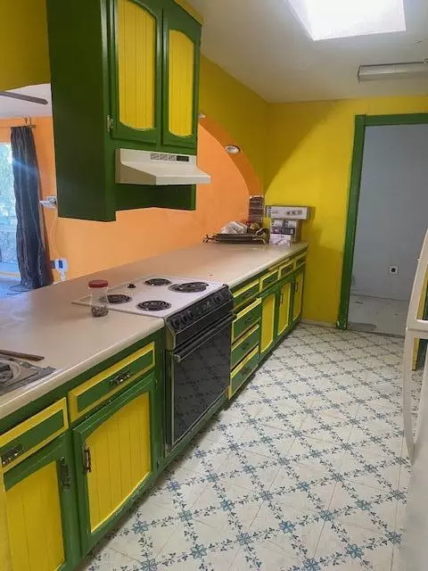 Kitchen - 2921 Fairway Ave, Redding, CA 96002 photo 3 of 3