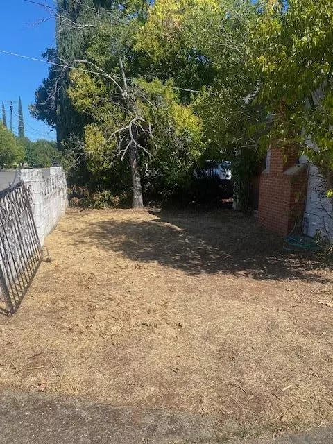 Exterior - 2921 Fairway Ave, Redding, CA 96002 photo 4 of 4