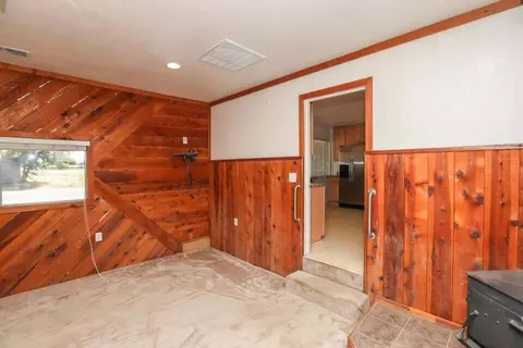 Bath - 180 Chestnut Ave, Red Bluff, CA 96080 photo 3 of 3