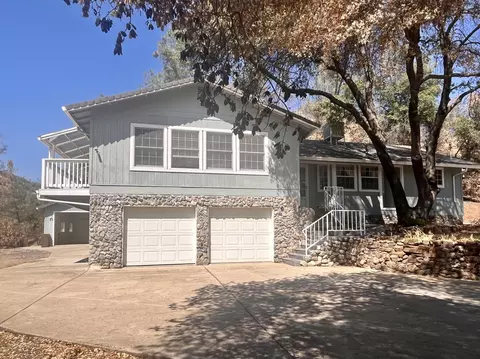 14884 Bear Mountain Rd, Redding, CA 96003
