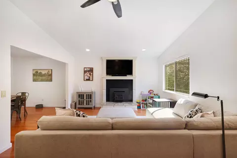 711 Coffeeberry Ln, Redding, CA 96003 photo 5