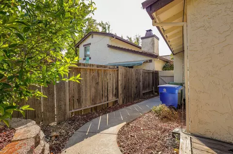 711 Coffeeberry Ln, Redding, CA 96003 photo 32