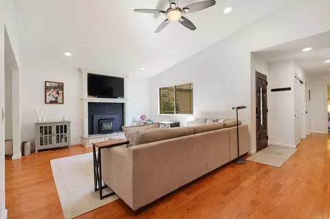 711 Coffeeberry Ln, Redding, CA 96003 photo 4