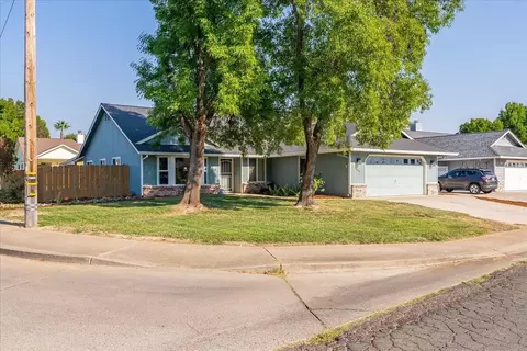 1543 Marigold Way, Redding, CA 96003 photo 2