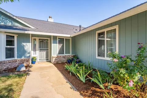 1543 Marigold Way, Redding, CA 96003 photo 3