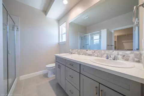 Bath - 2855 Ukonom Dr, Redding, CA 96002 photo 1 of 3
