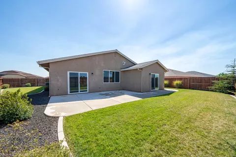 Exterior - 2855 Ukonom Dr, Redding, CA 96002 photo 8 of 13