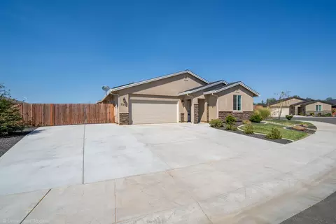Exterior - 2855 Ukonom Dr, Redding, CA 96002 photo 2 of 13