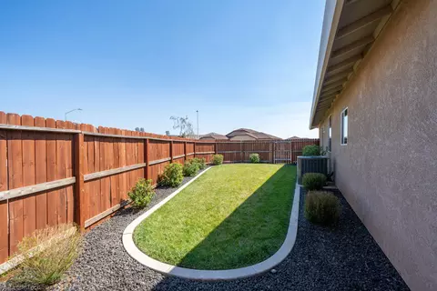 Exterior - 2855 Ukonom Dr, Redding, CA 96002 photo 10 of 13