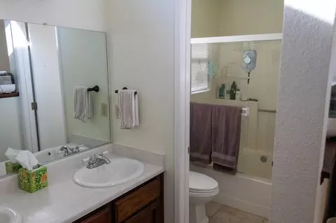 Bath - 2515 Cimarron Dr, Red Bluff, CA 96080 photo 2 of 2