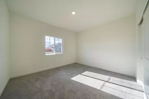 2511 Schumacher St, Redding, CA 96002 photo 4