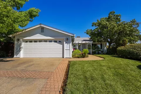 410 Viewpoint Dr, Redding, CA 96003
