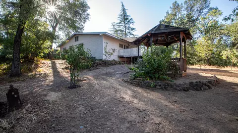 Exterior - 17768 Irish Rd, Redding, CA 96003 photo 5 of 5