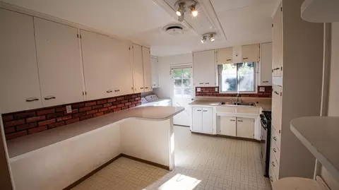 Kitchen - 17768 Irish Rd, Redding, CA 96003 photo 1 of 2