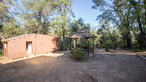 Exterior - 17768 Irish Rd, Redding, CA 96003 photo 3 of 5