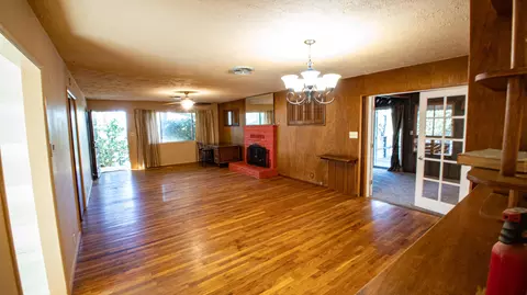 Living - 17768 Irish Rd, Redding, CA 96003 photo 2 of 4