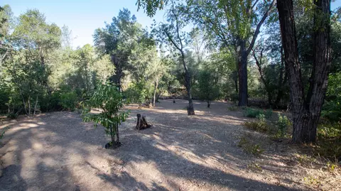 Exterior - 17768 Irish Rd, Redding, CA 96003 photo 4 of 5