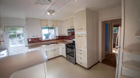 Kitchen - 17768 Irish Rd, Redding, CA 96003 photo 2 of 2