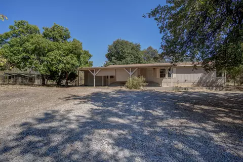 16412 Schilling Rd, Redding, CA 96001