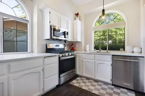 Kitchen - 1476 River Ridge Dr, Redding, CA 96003 photo 2 of 2