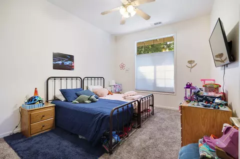 Bedroom - 1476 River Ridge Dr, Redding, CA 96003 photo 2 of 3
