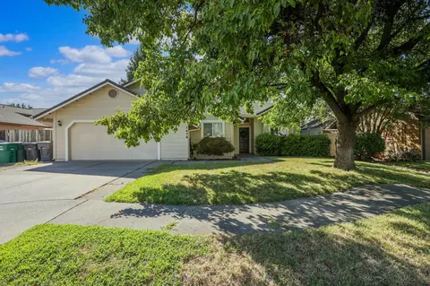 Exterior - 1476 River Ridge Dr, Redding, CA 96003 photo 4 of 4
