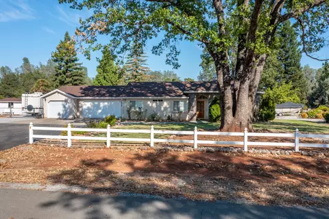 12707 Yanot Dr, Redding, CA 96003 photo 2