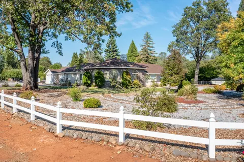 12707 Yanot Dr, Redding, CA 96003 photo 3