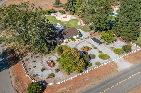 12707 Yanot Dr, Redding, CA 96003 photo 4