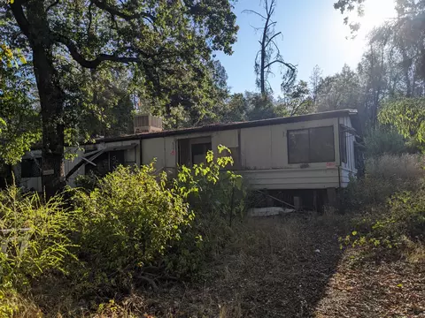 657 Shasta Park Dr, Shasta Lake, CA 96019