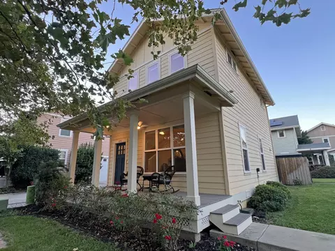 858 Kite Ln, Redding, CA 96001