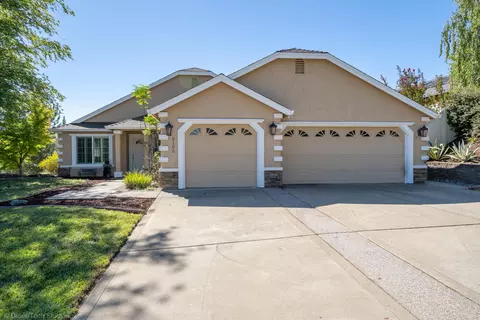 2105 Terra Nova Dr, Redding, CA 96003
