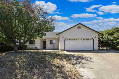 1871 Yahi Ln, Redding, CA 96002
