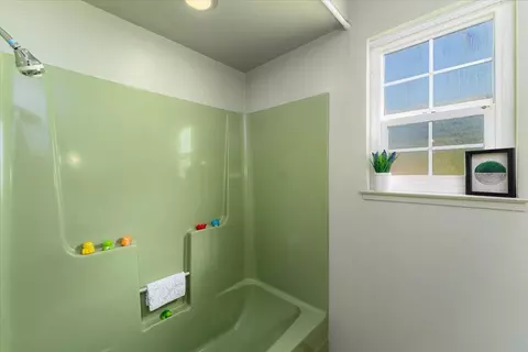 Bath - 7177 Hermosa Way, Redding, CA 96002 photo 3 of 4