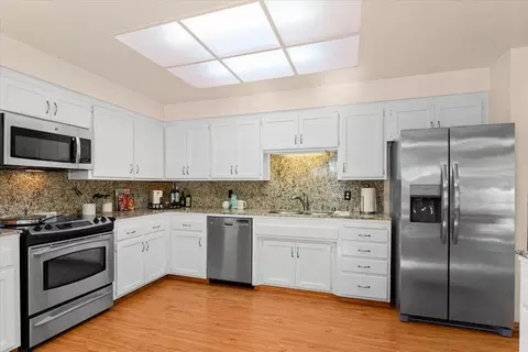 Kitchen - 7177 Hermosa Way, Redding, CA 96002 photo 2 of 5