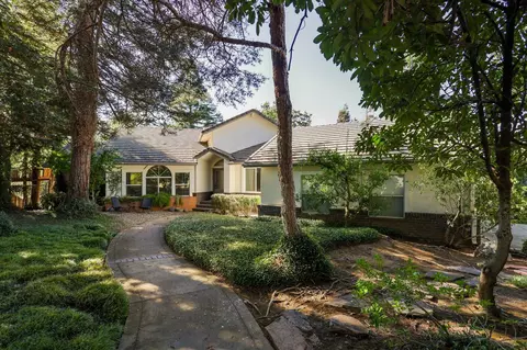 554 Aurora Pl, Redding, CA 96001 photo 1