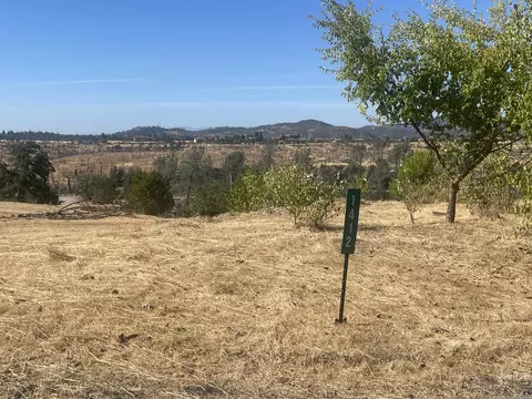 1412 White Water Cir, Redding, CA 96003 photo 2