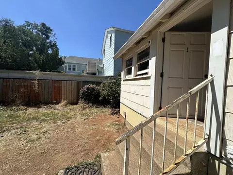 Exterior - 1105 Eureka Way, Redding, CA 96002 photo 7 of 7