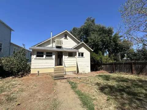 Exterior - 1105 Eureka Way, Redding, CA 96002 photo 3 of 7